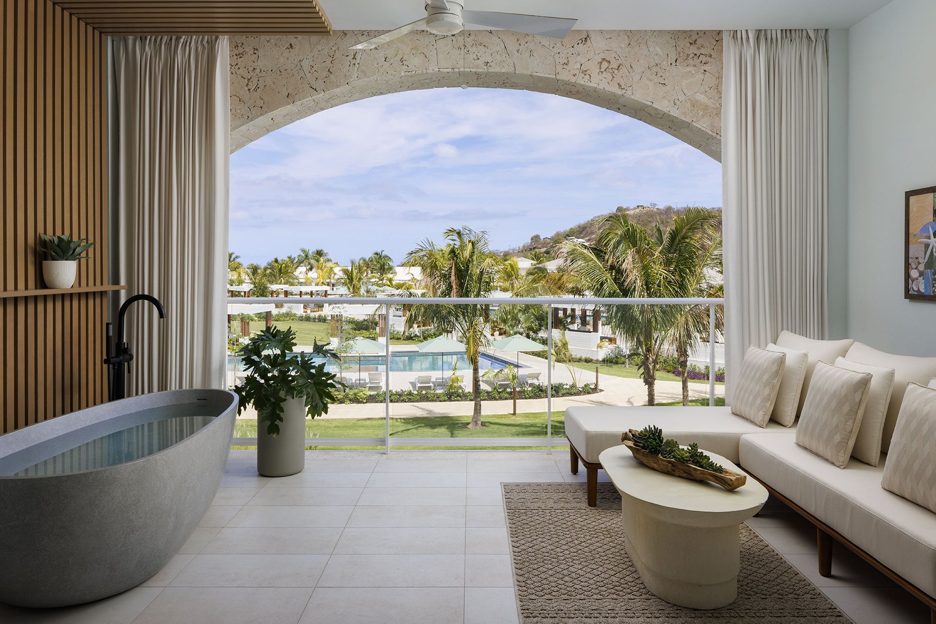 sandals-saint-vincent-balcony-tub