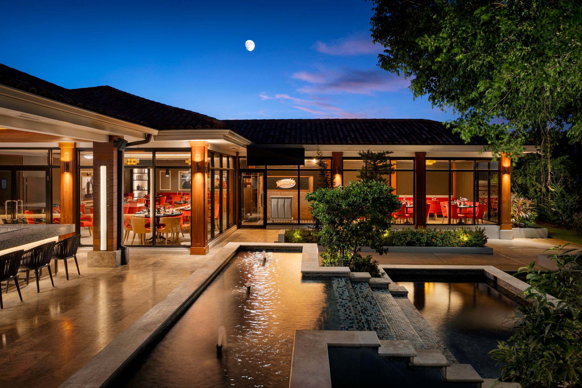 Sandals-SMB-Butchs-Exterior